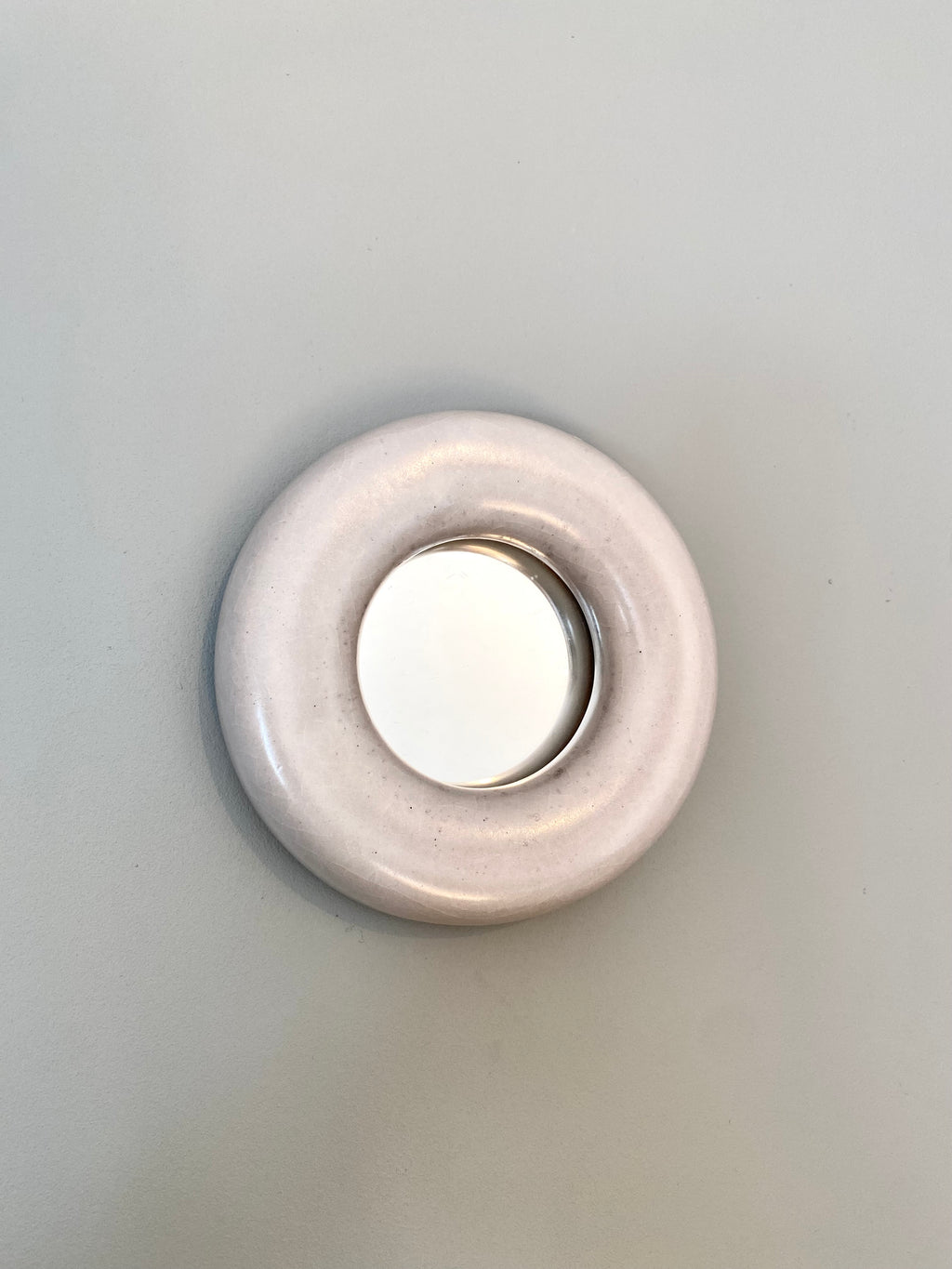Le petit miroir rond