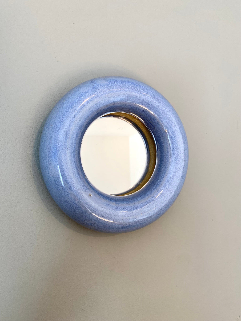 Le petit miroir rond