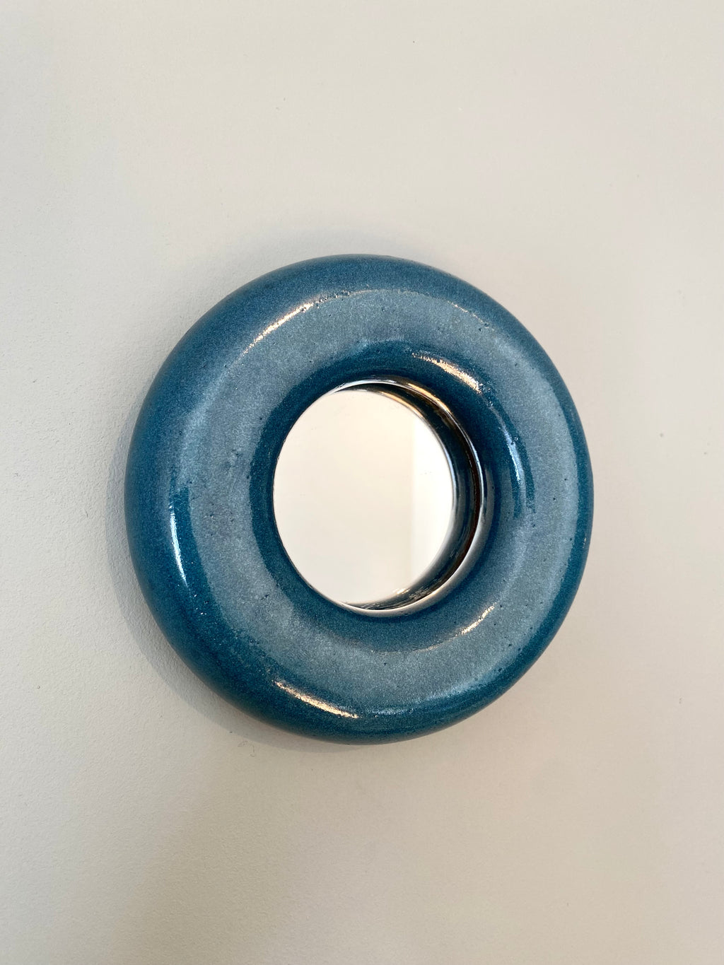 Le petit miroir rond