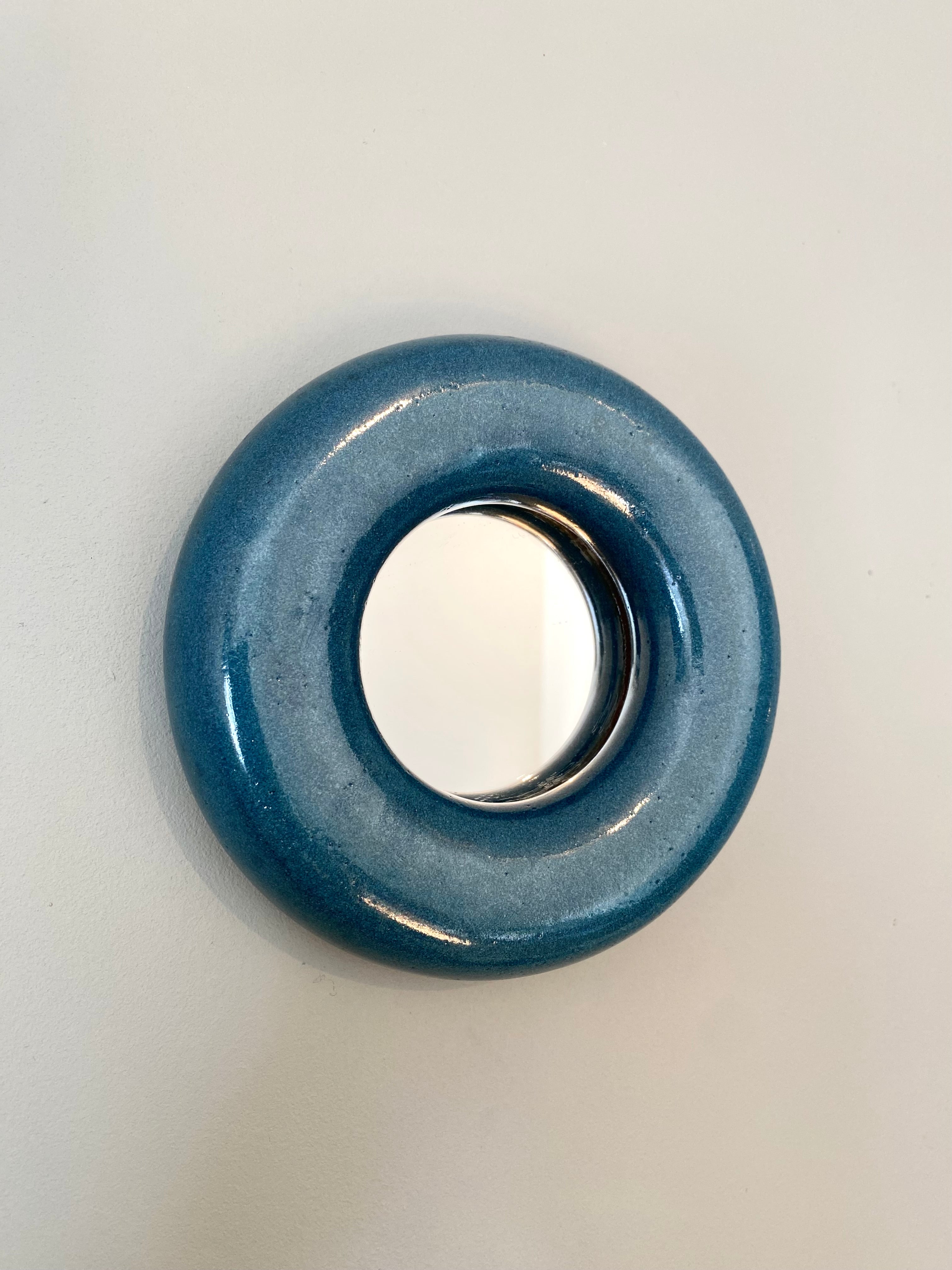 Le petit miroir rond